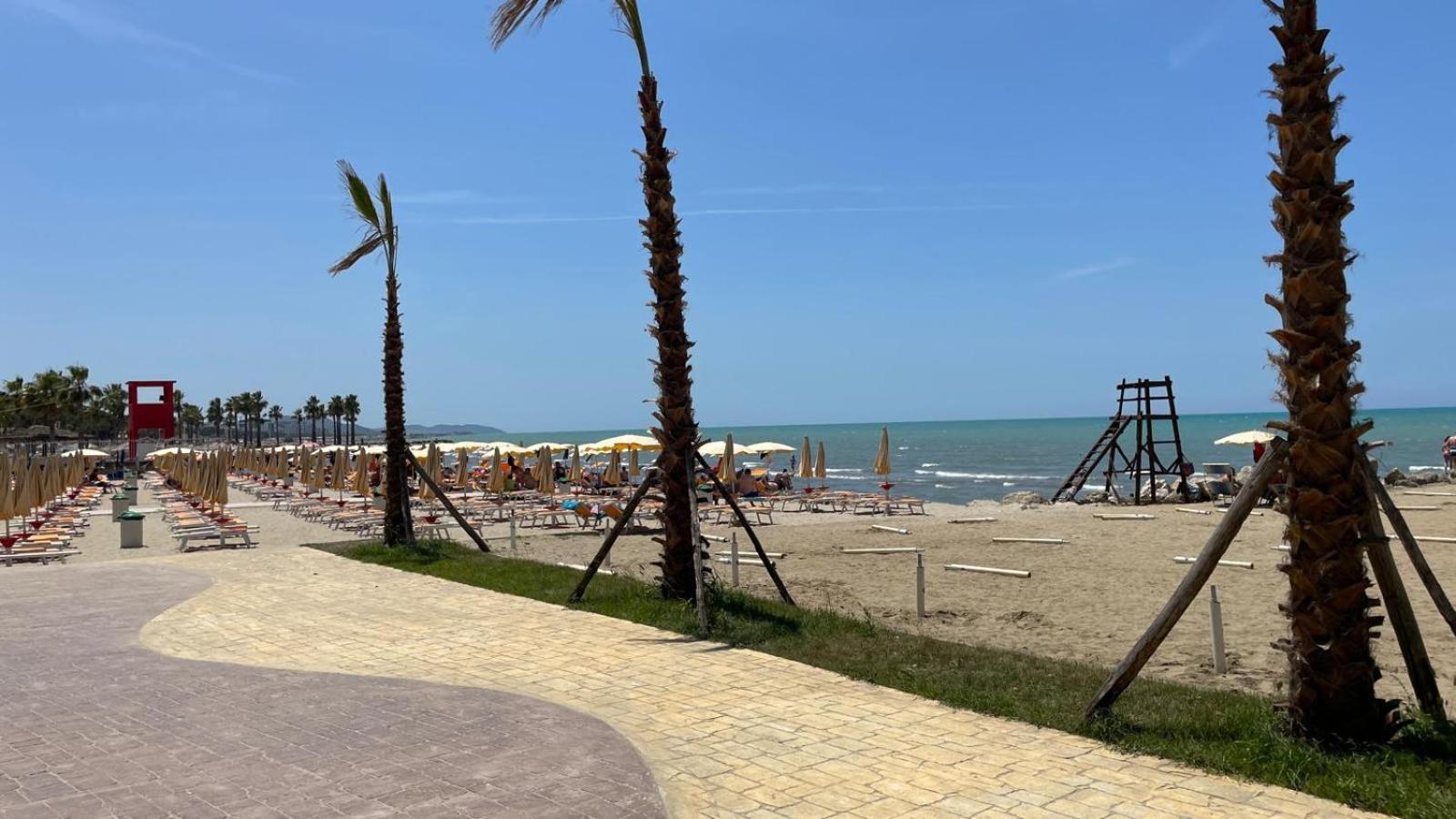 Family Beach 100 Square Metres Apartment Голем Экстерьер фото